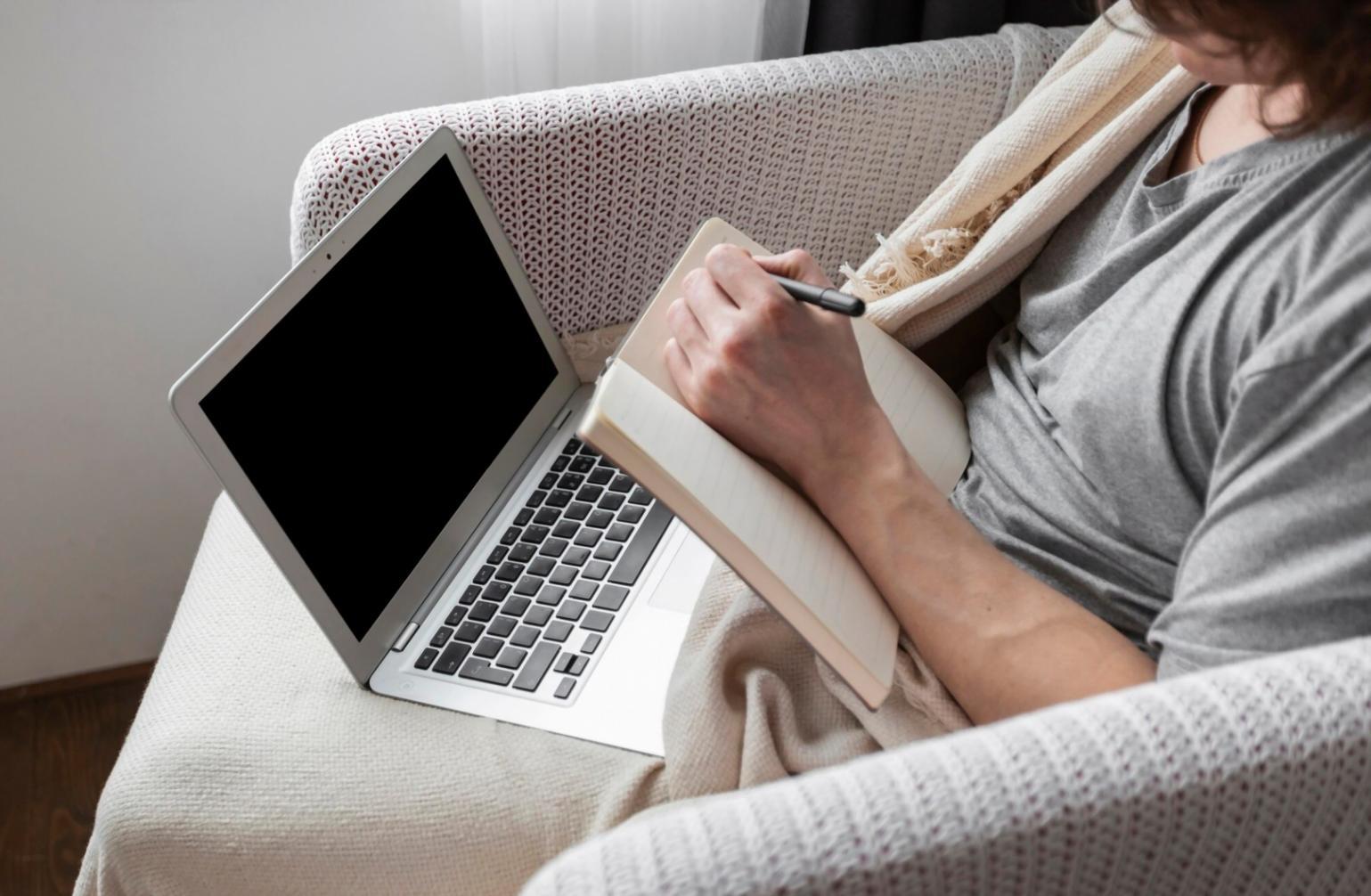 Modern language learning environment with interactive game localization materials